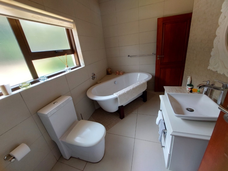 6 Bedroom Property for Sale in Birdwood Estate North West